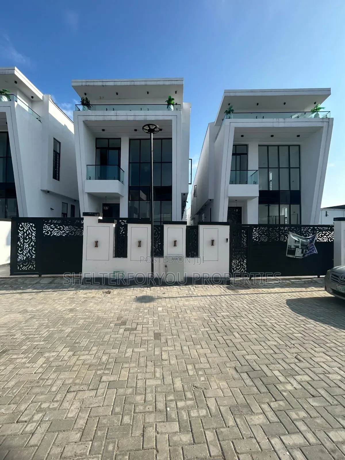 4bdrm Duplex in Lekki Expressway for sale