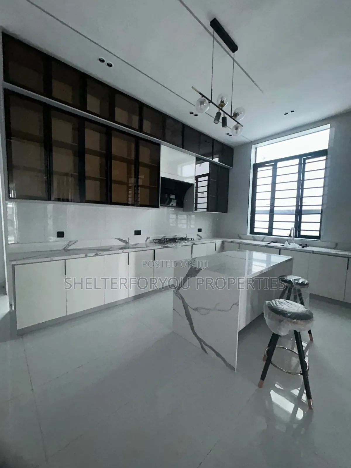 4bdrm Duplex in Lekki Expressway for sale