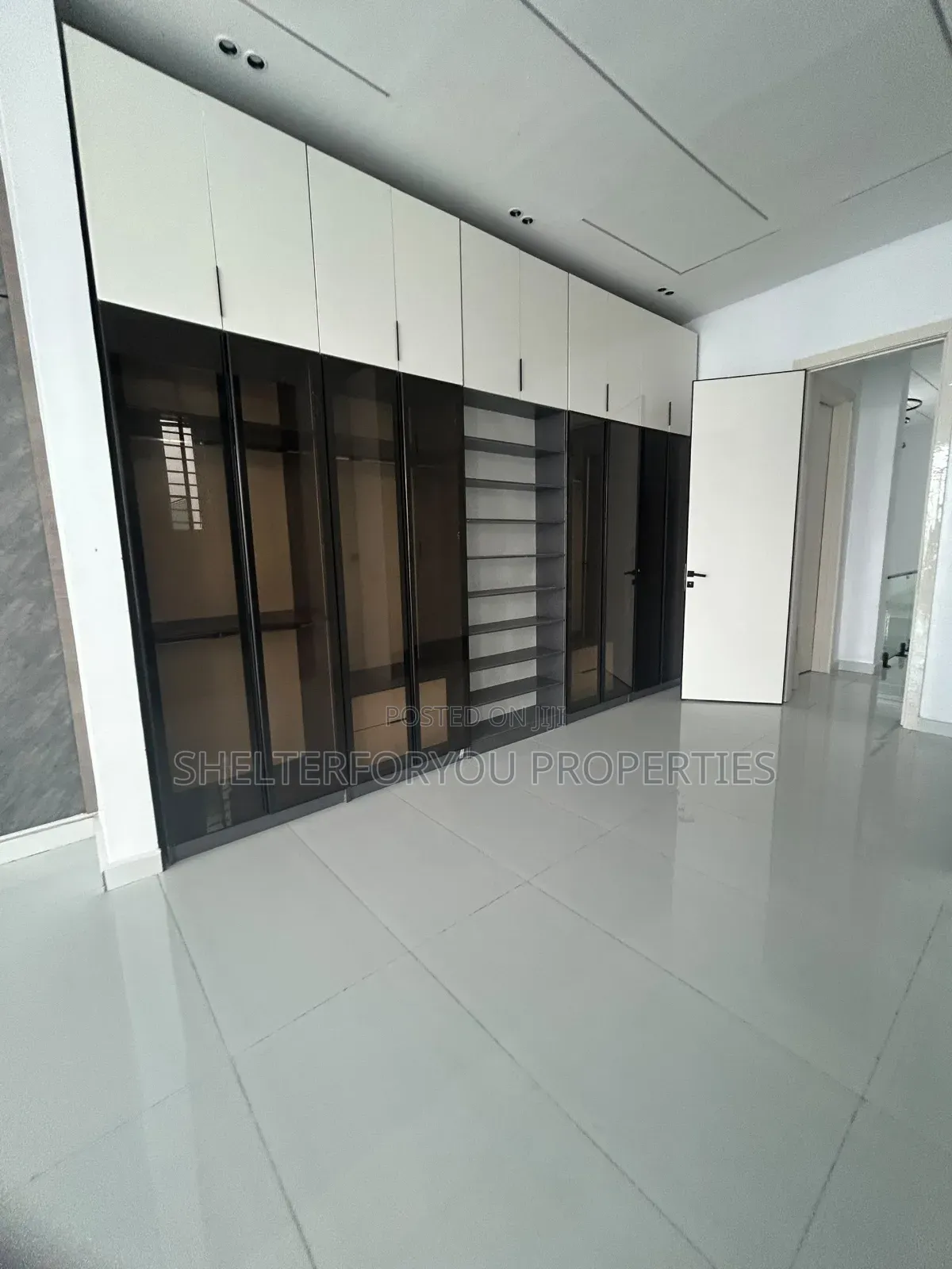 4bdrm Duplex in Lekki Expressway for sale