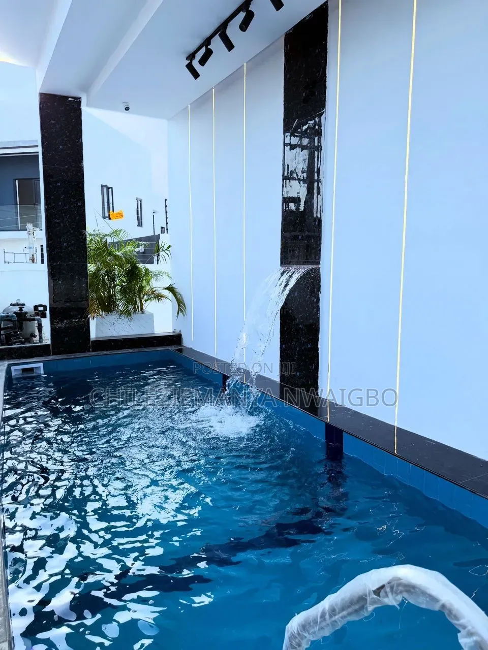 5bdrm Duplex in Ikota for sale