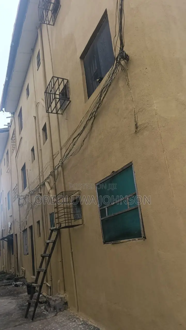 3bdrm Block of Flats in Ejigbo / Ejigbo for sale