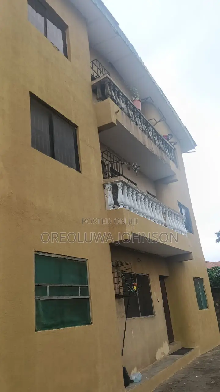 3bdrm Block of Flats in Ejigbo / Ejigbo for sale