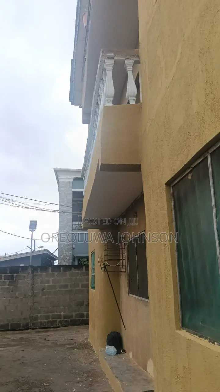 3bdrm Block of Flats in Ejigbo / Ejigbo for sale