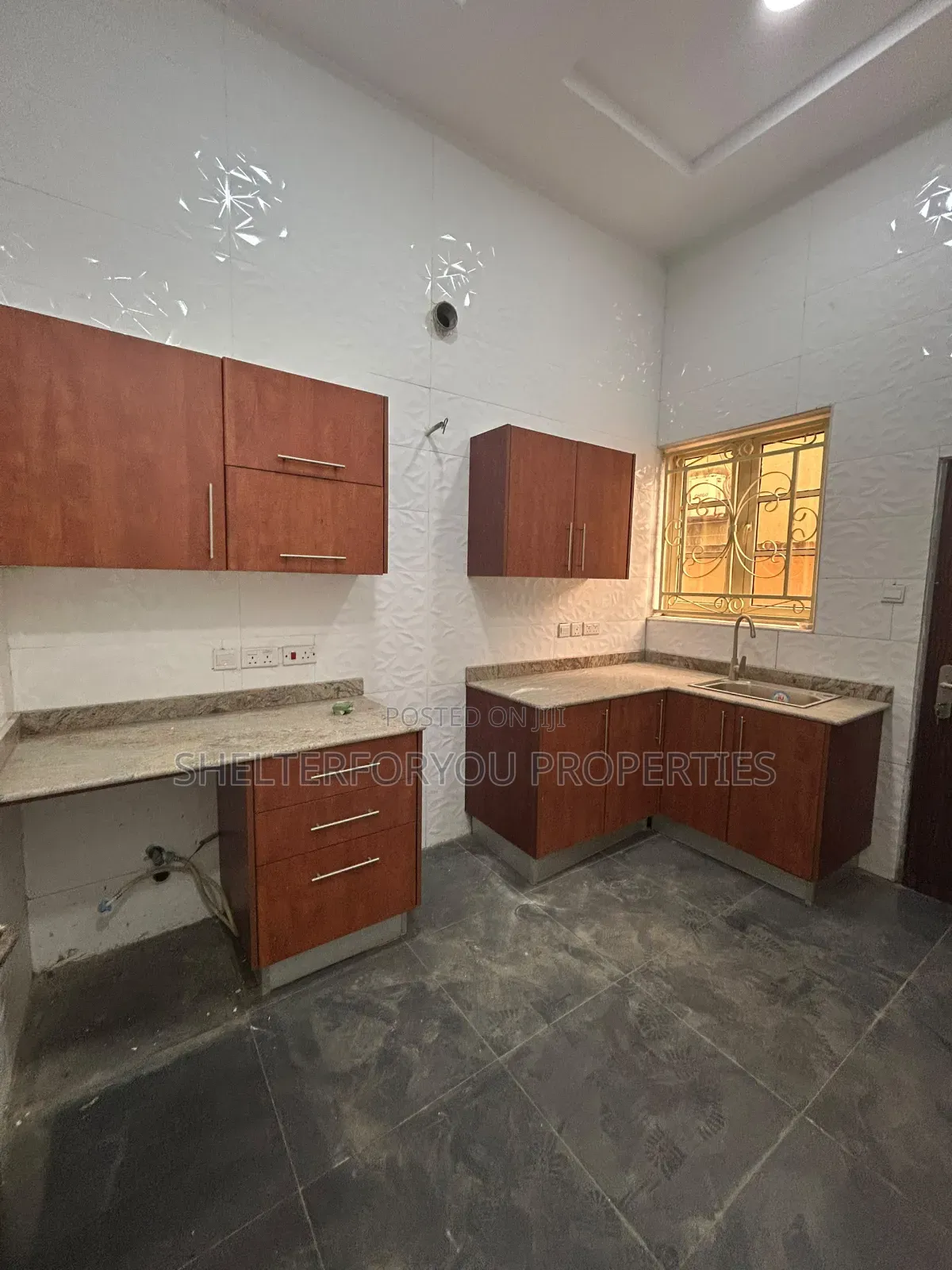 2bdrm Apartment in Lekki Phase 1 for rent