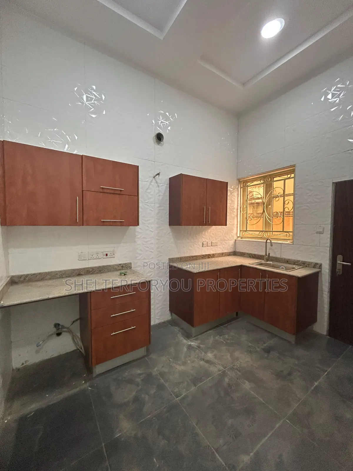 2bdrm Apartment in Lekki Phase 1 for rent