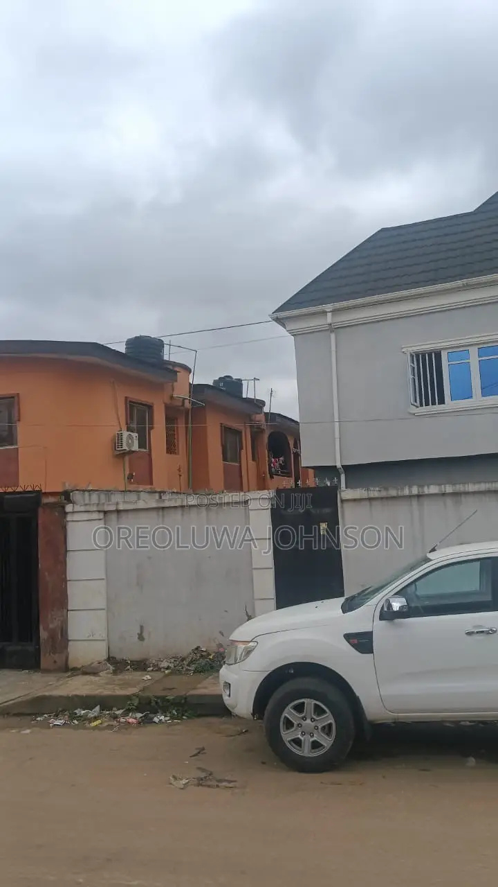 3bdrm Block of Flats in Ejigbo / Ejigbo for sale