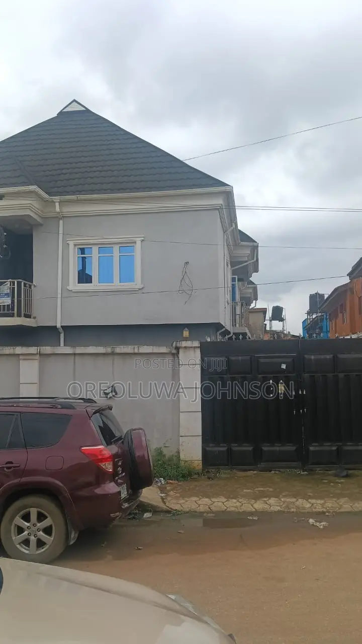 3bdrm Block of Flats in Ejigbo / Ejigbo for sale