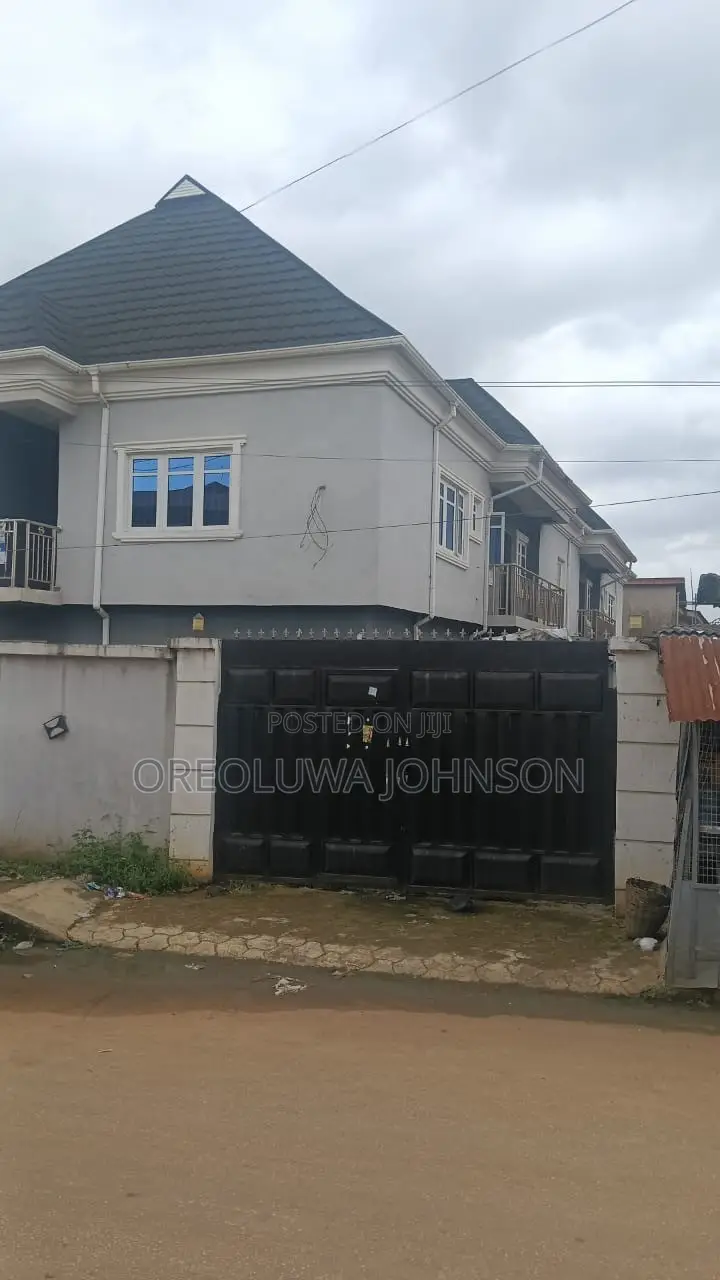 3bdrm Block of Flats in Ejigbo / Ejigbo for sale
