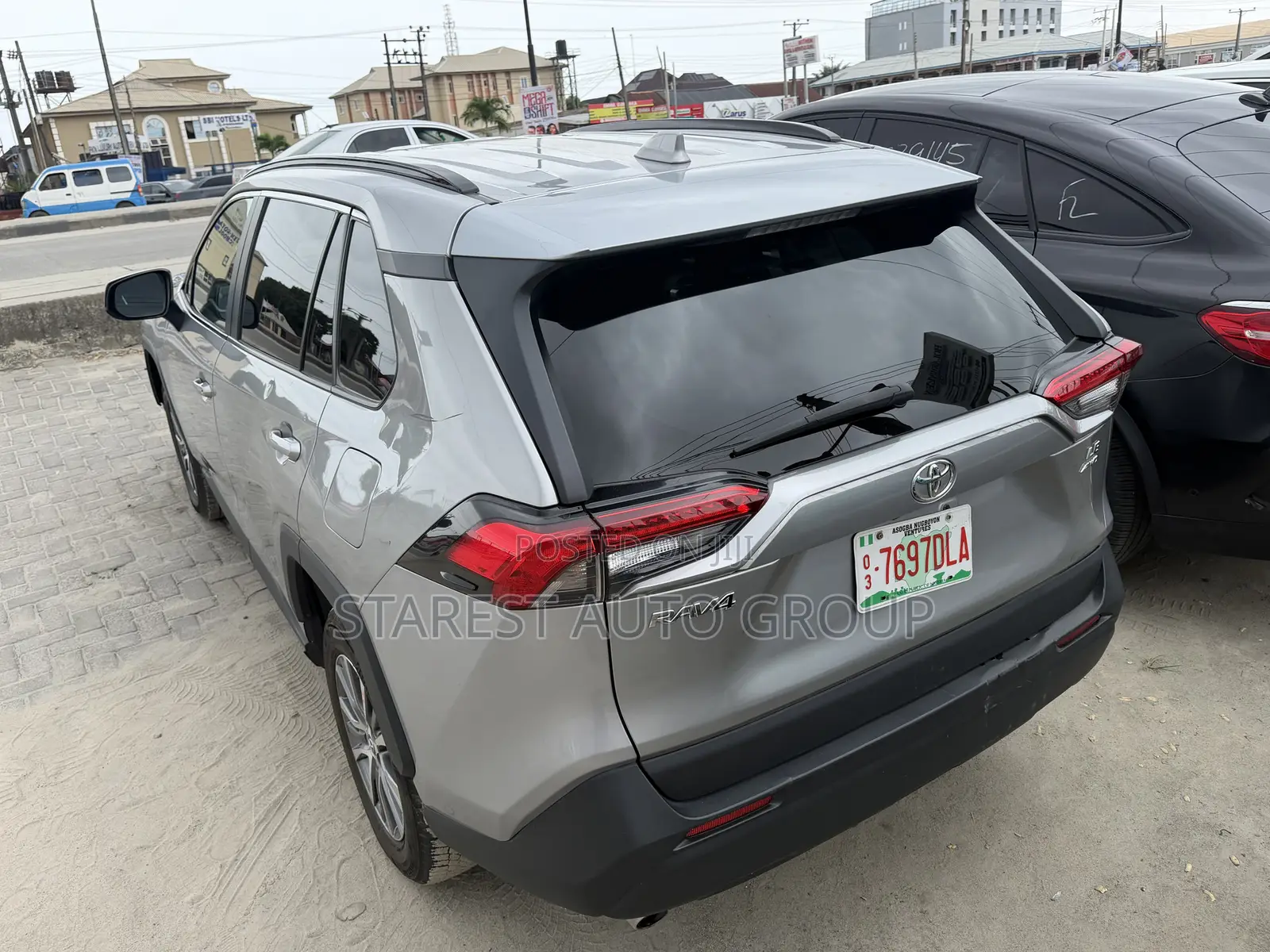 Toyota RAV4 LE 2021 Silver