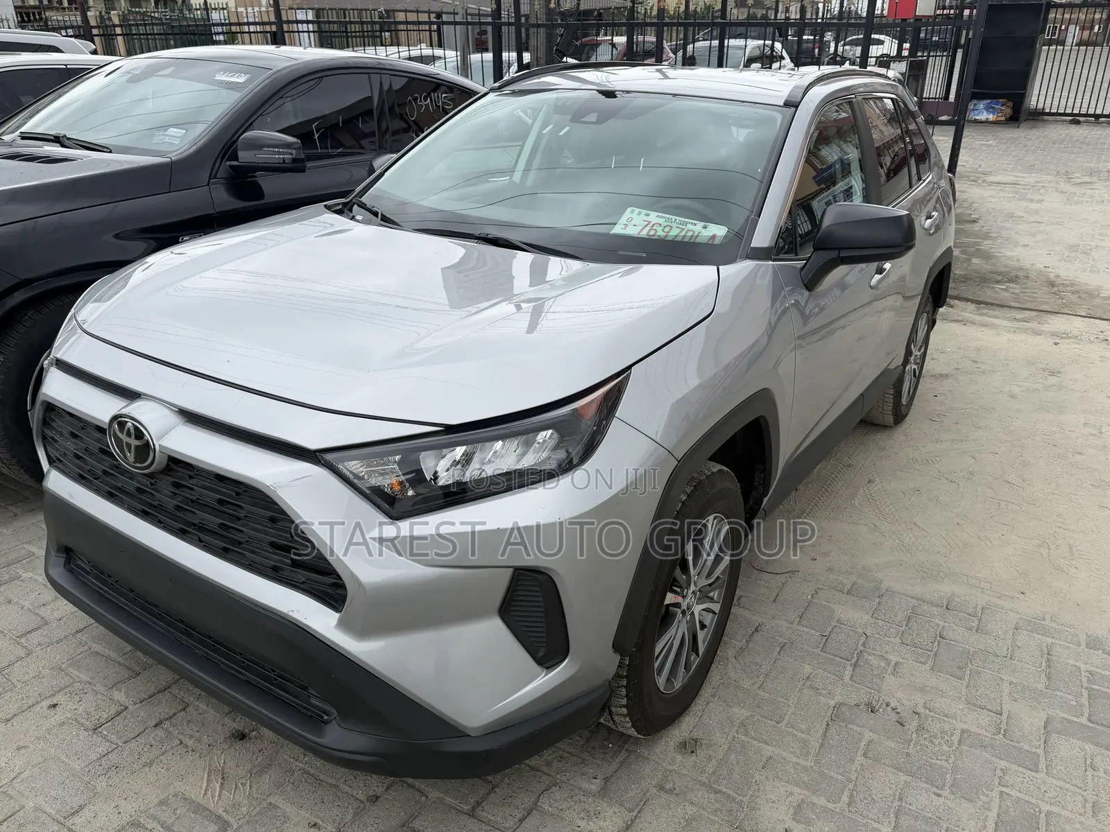 Toyota RAV4 LE 2021 Silver