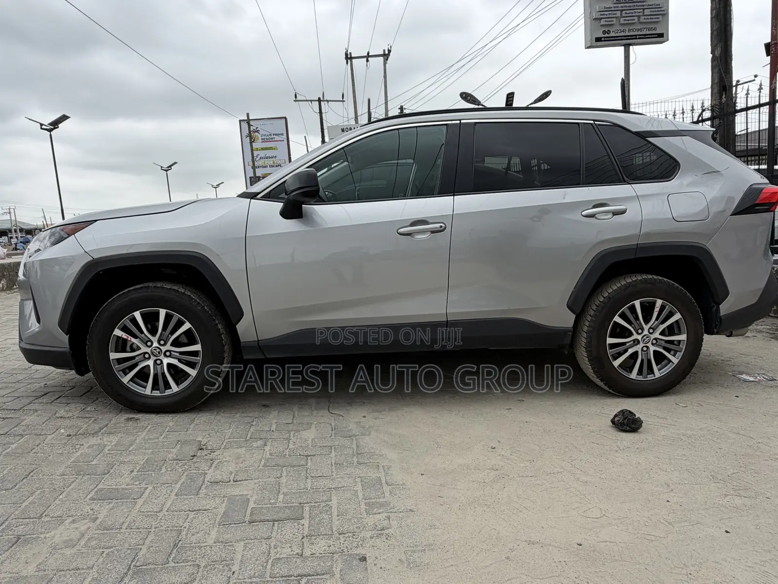 Toyota RAV4 LE 2021 Silver