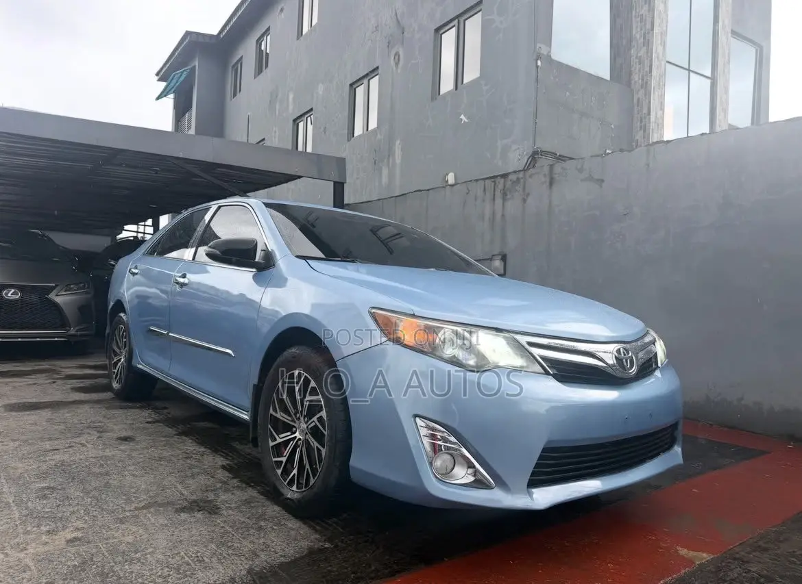 Toyota Camry XLE V6 4dr Sedan (3.5L 6cyl 6A) 2013 Blue