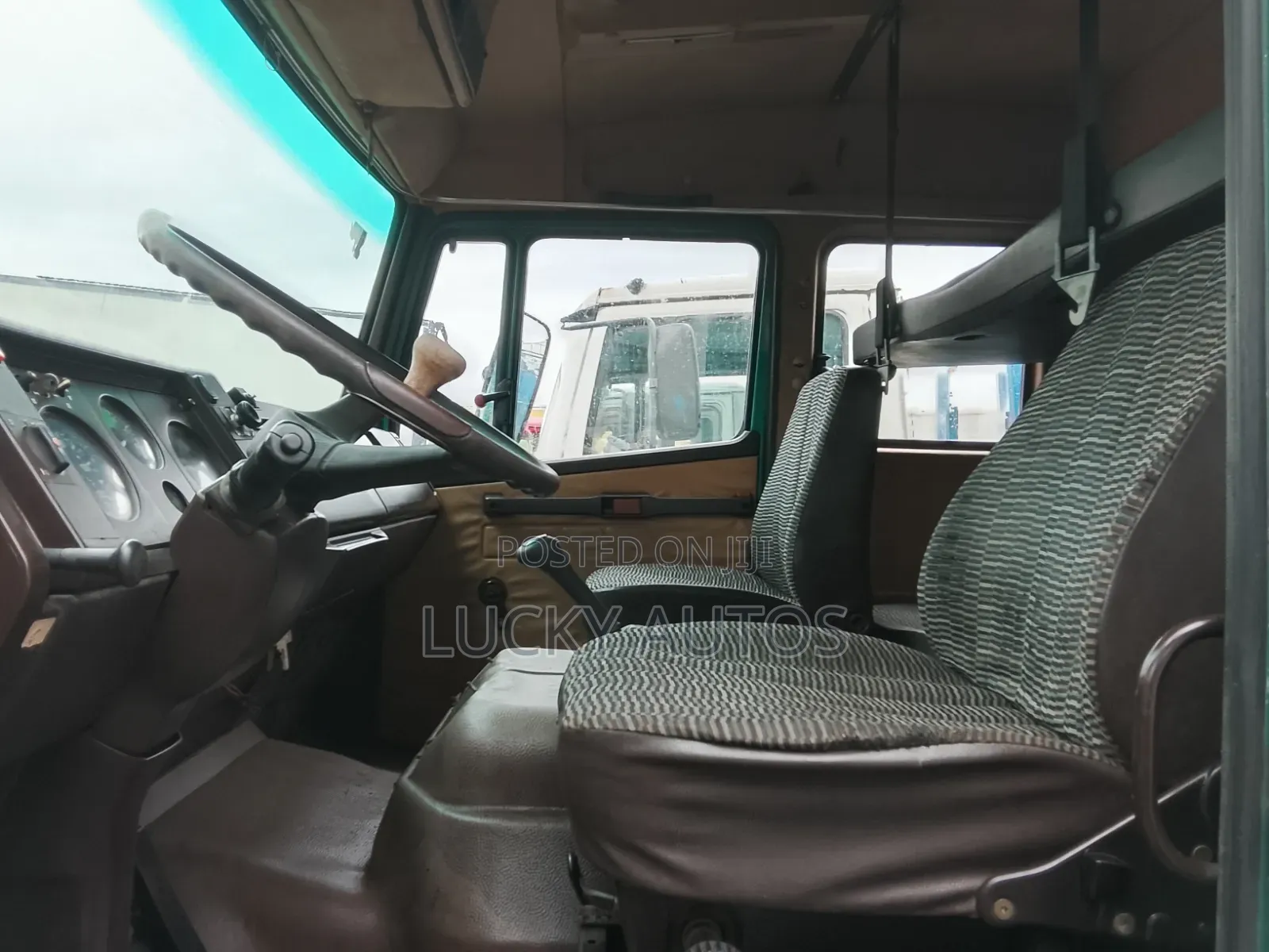 Mercedes-Benz 814 2000 Green