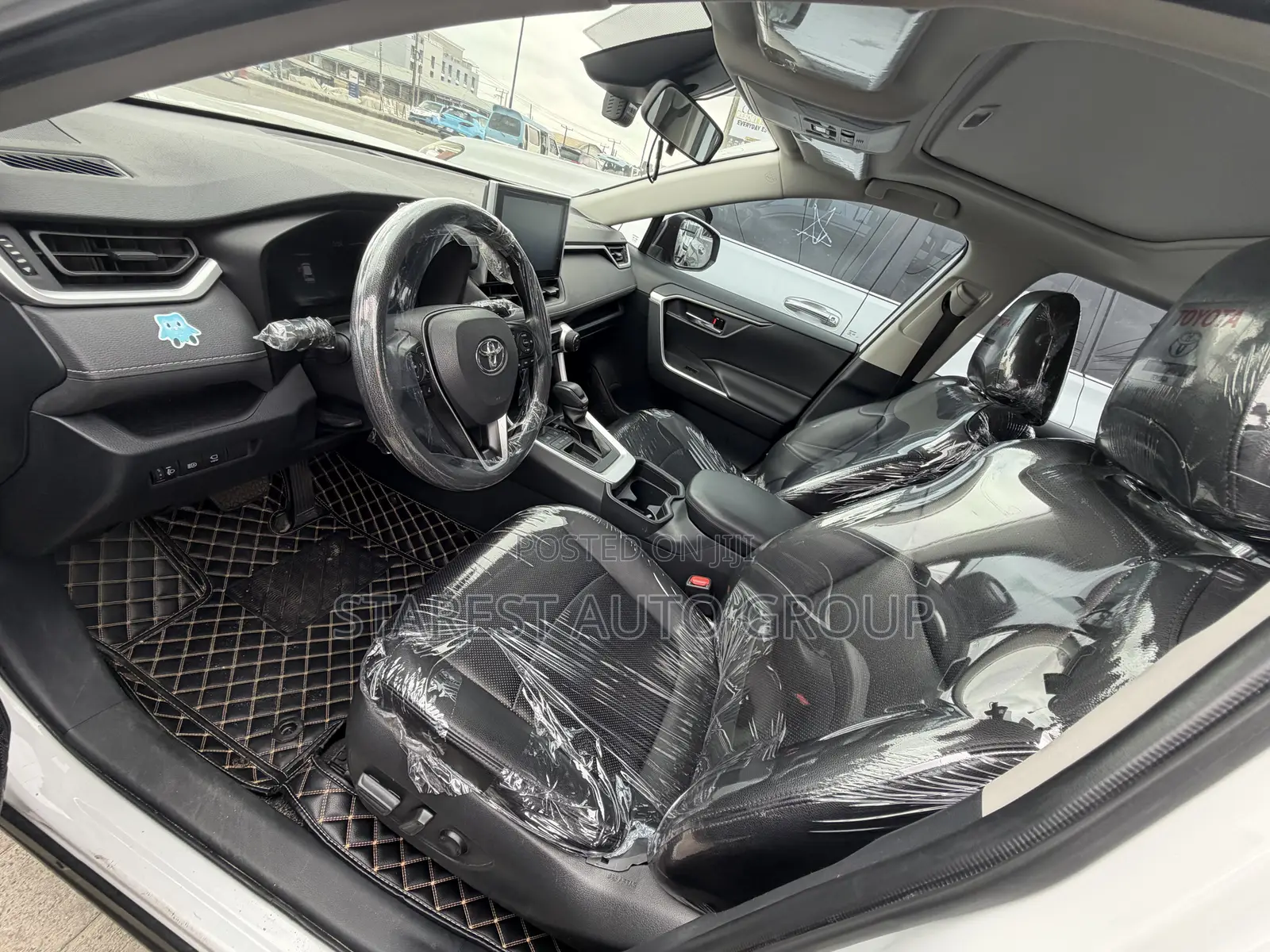 Toyota RAV4 XLE Premium 2026 White