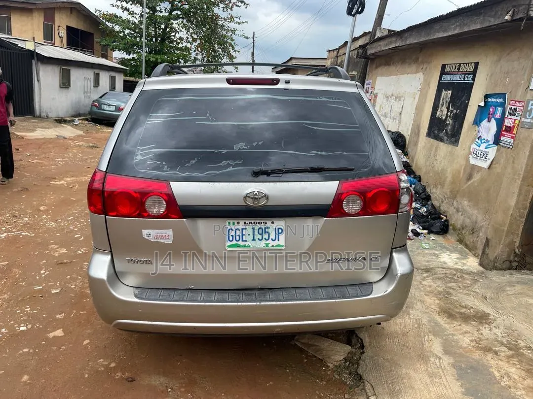 Toyota Sienna 2006 Silver