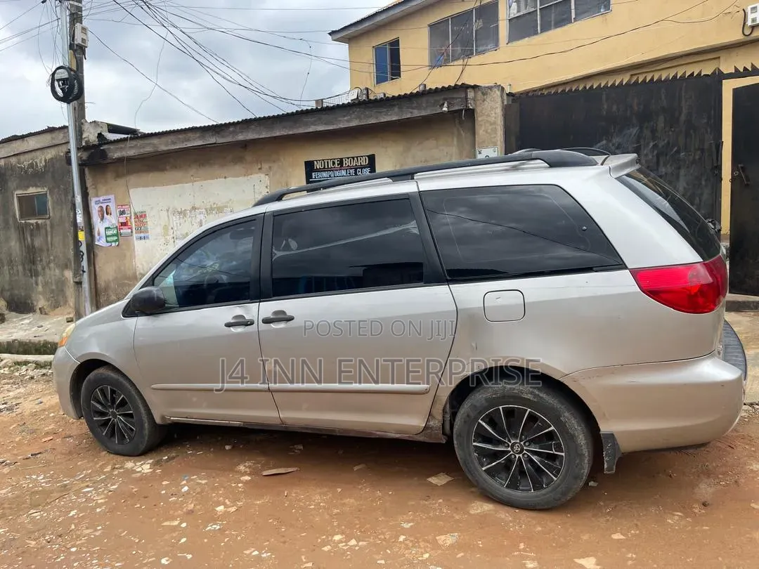 Toyota Sienna 2006 Silver