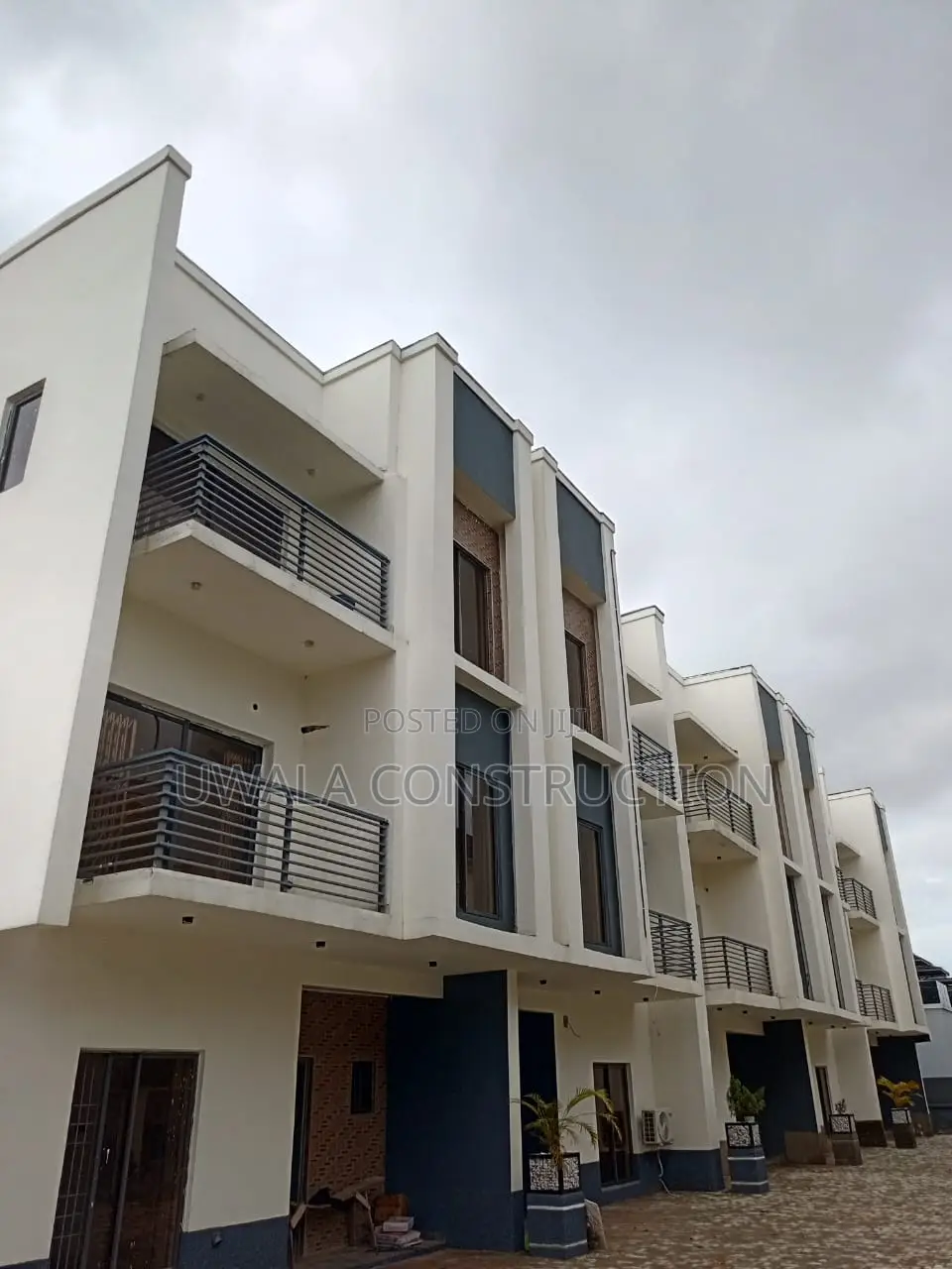 4bdrm Duplex in Kaura for sale
