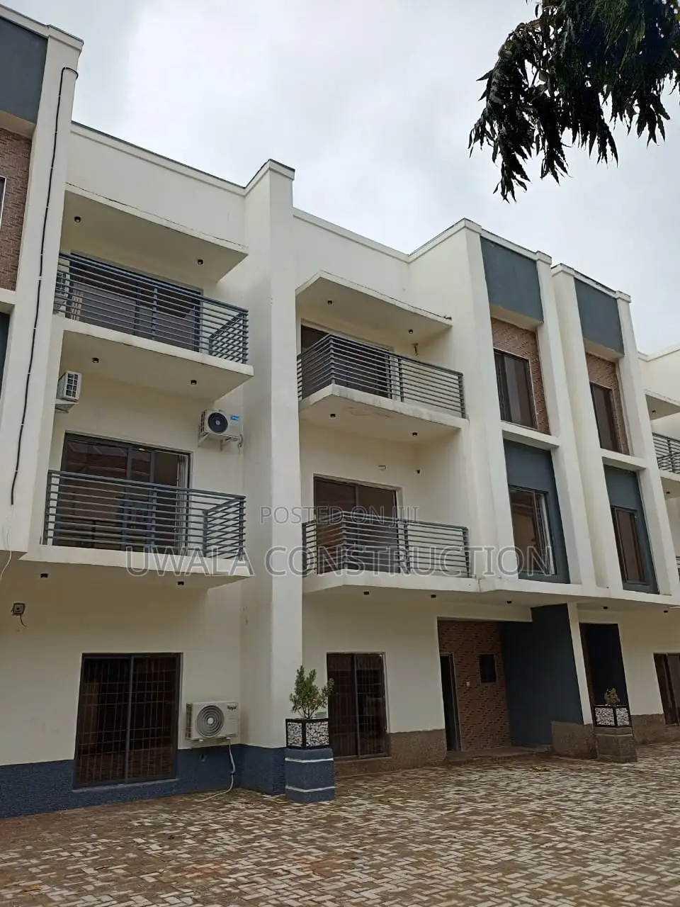 4bdrm Duplex in Kaura for sale