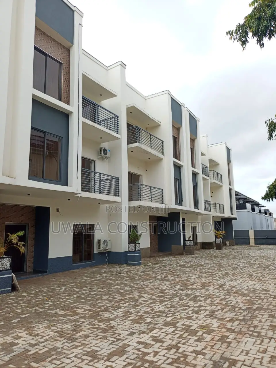 4bdrm Duplex in Kaura for sale