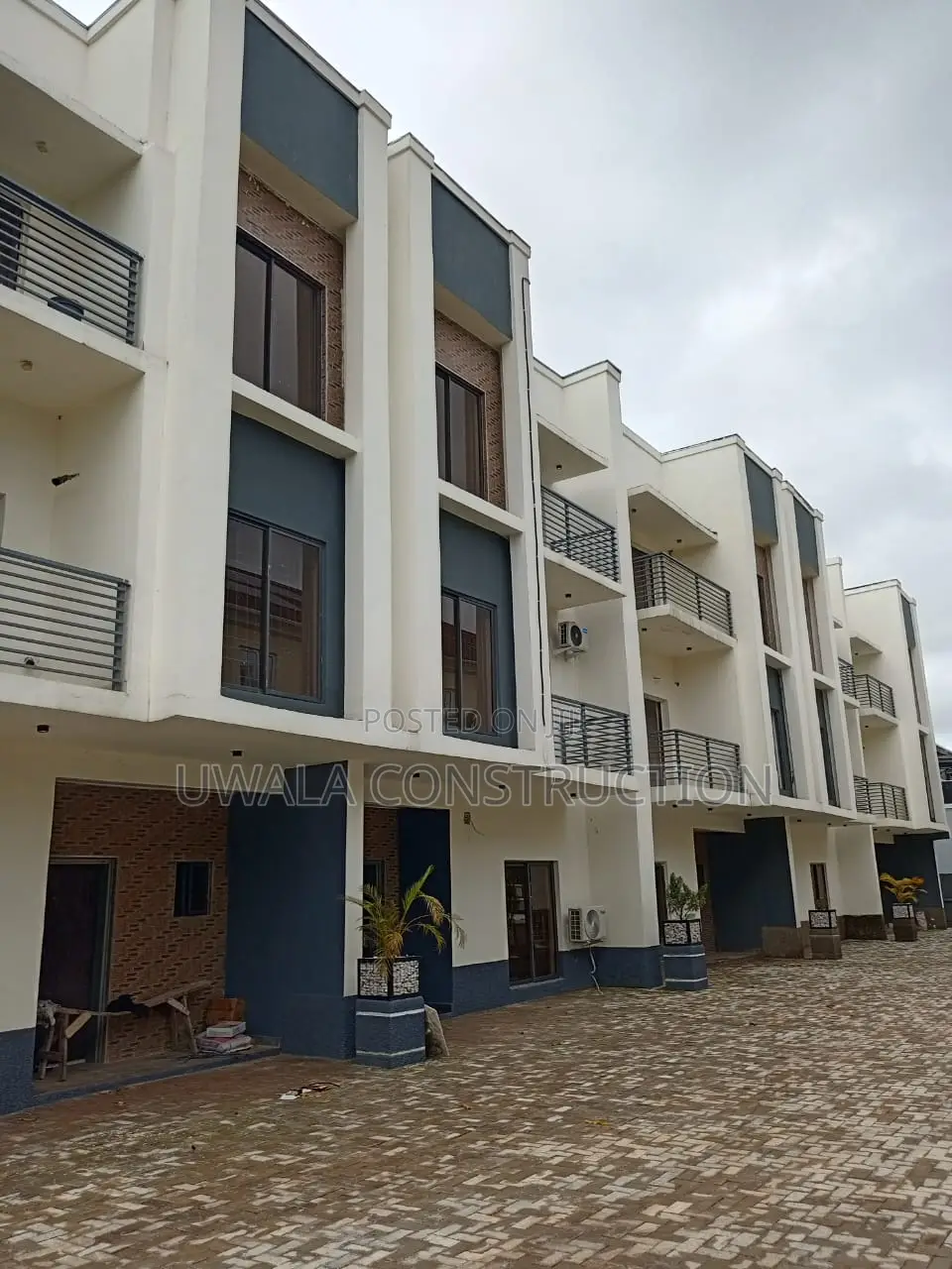 4bdrm Duplex in Kaura for sale