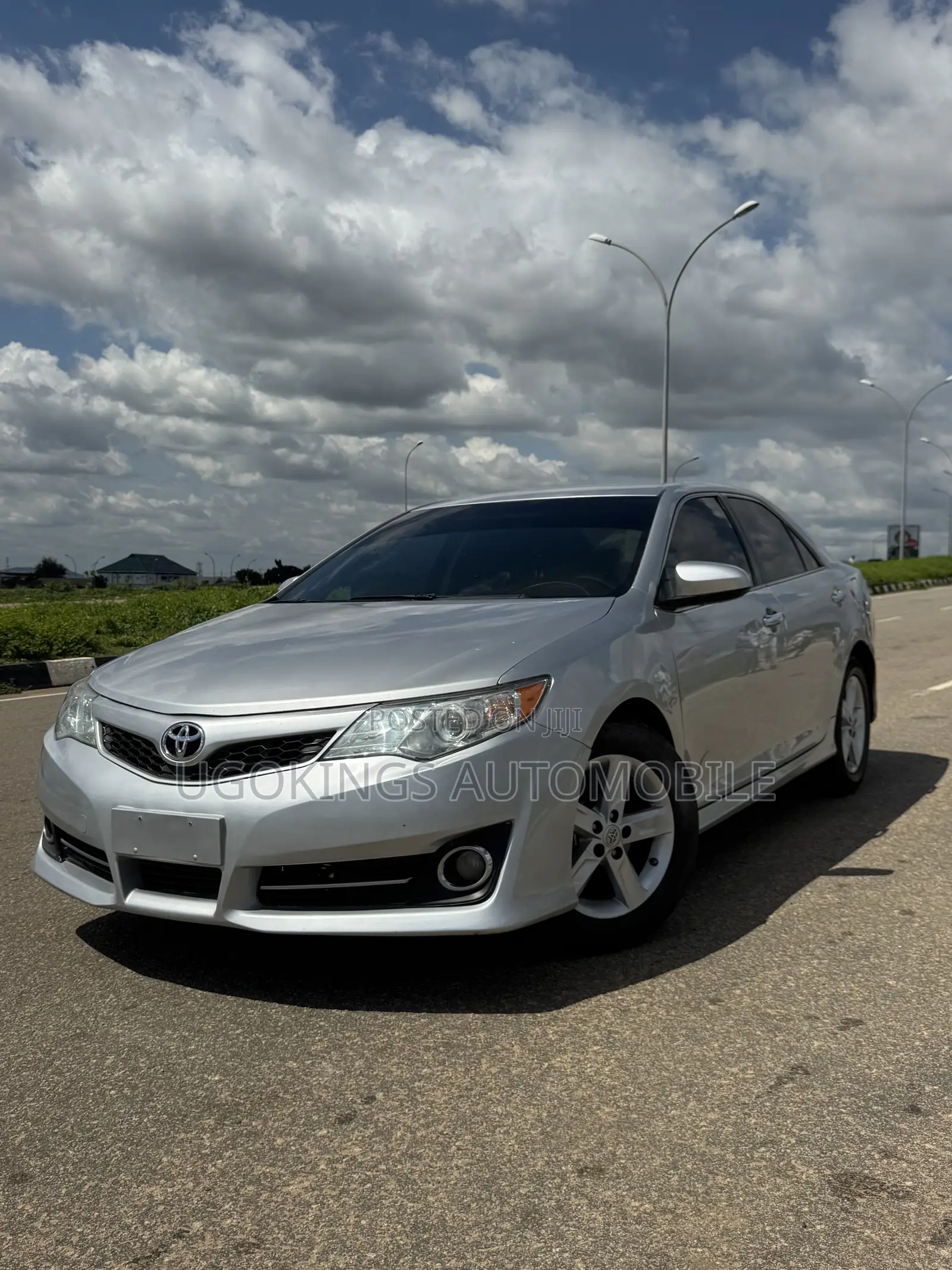 Toyota Camry SE 4dr Sedan (2.5L 4cyl 6A) 2013 Silver