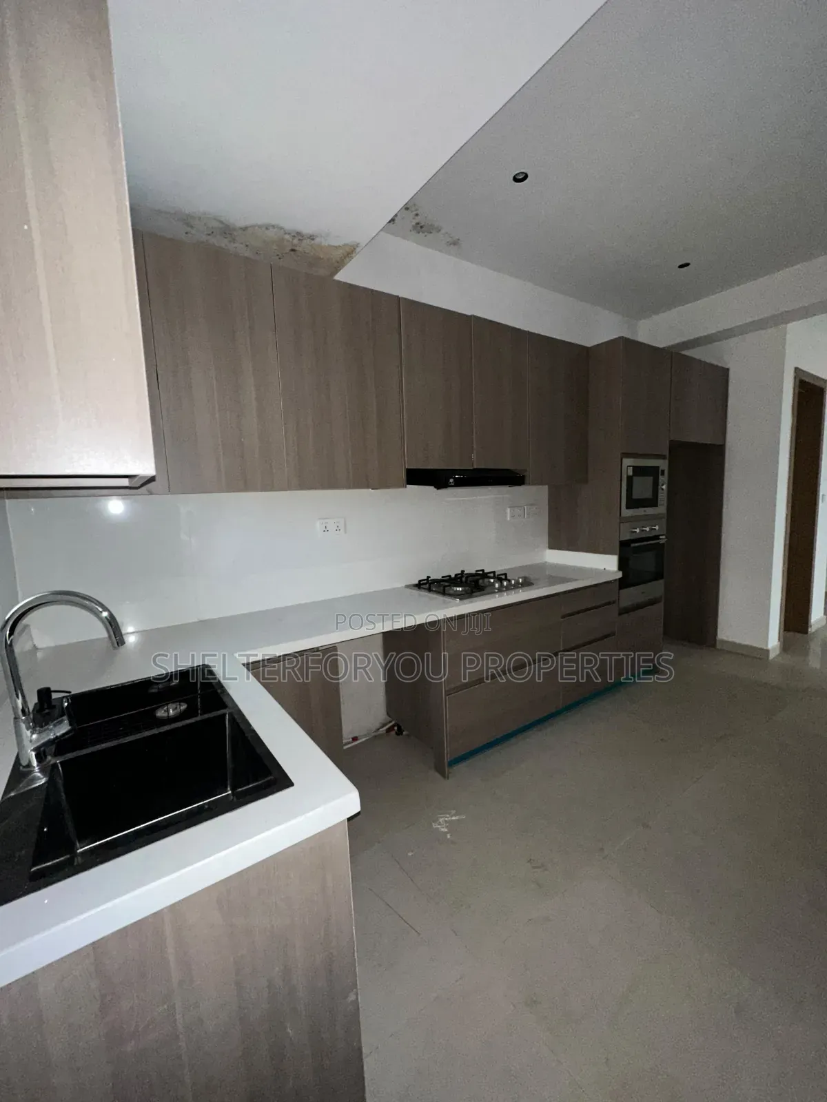 3bdrm Apartment in Lekki Phase 1 for sale