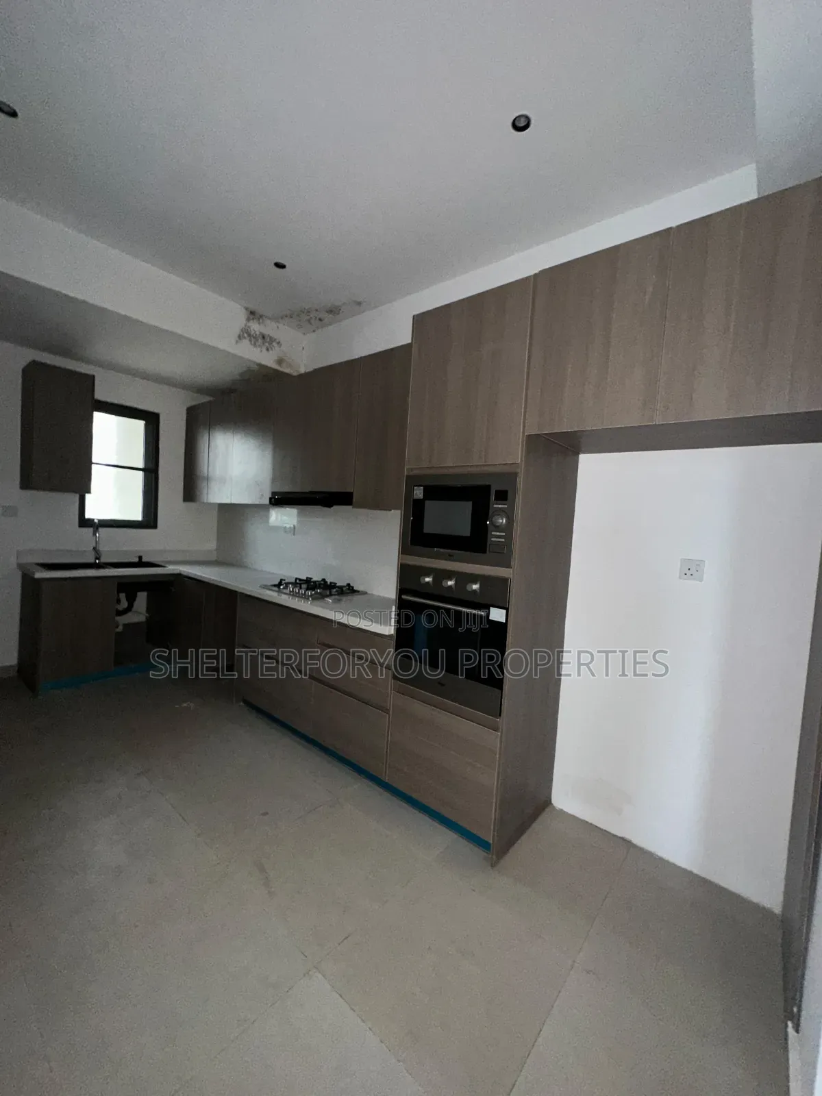 3bdrm Apartment in Lekki Phase 1 for sale