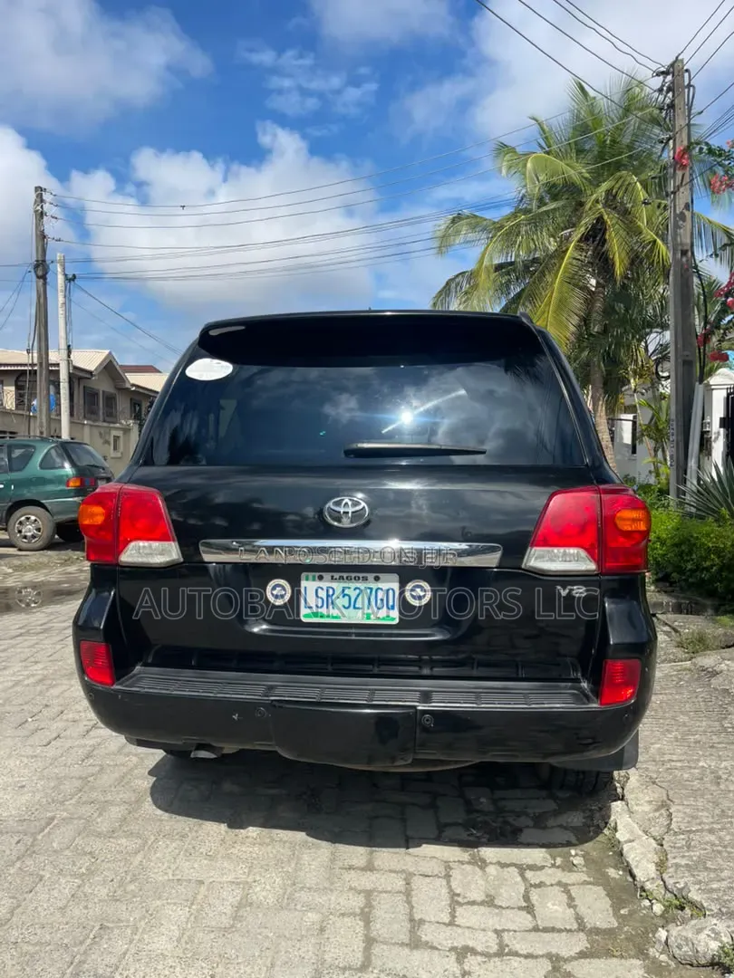 Toyota Land Cruiser 5.7 V8 2013 Black