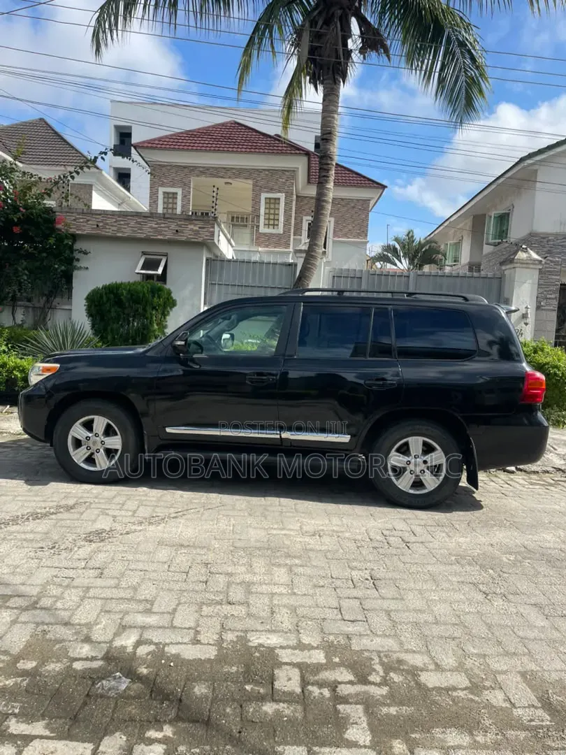 Toyota Land Cruiser 5.7 V8 2013 Black