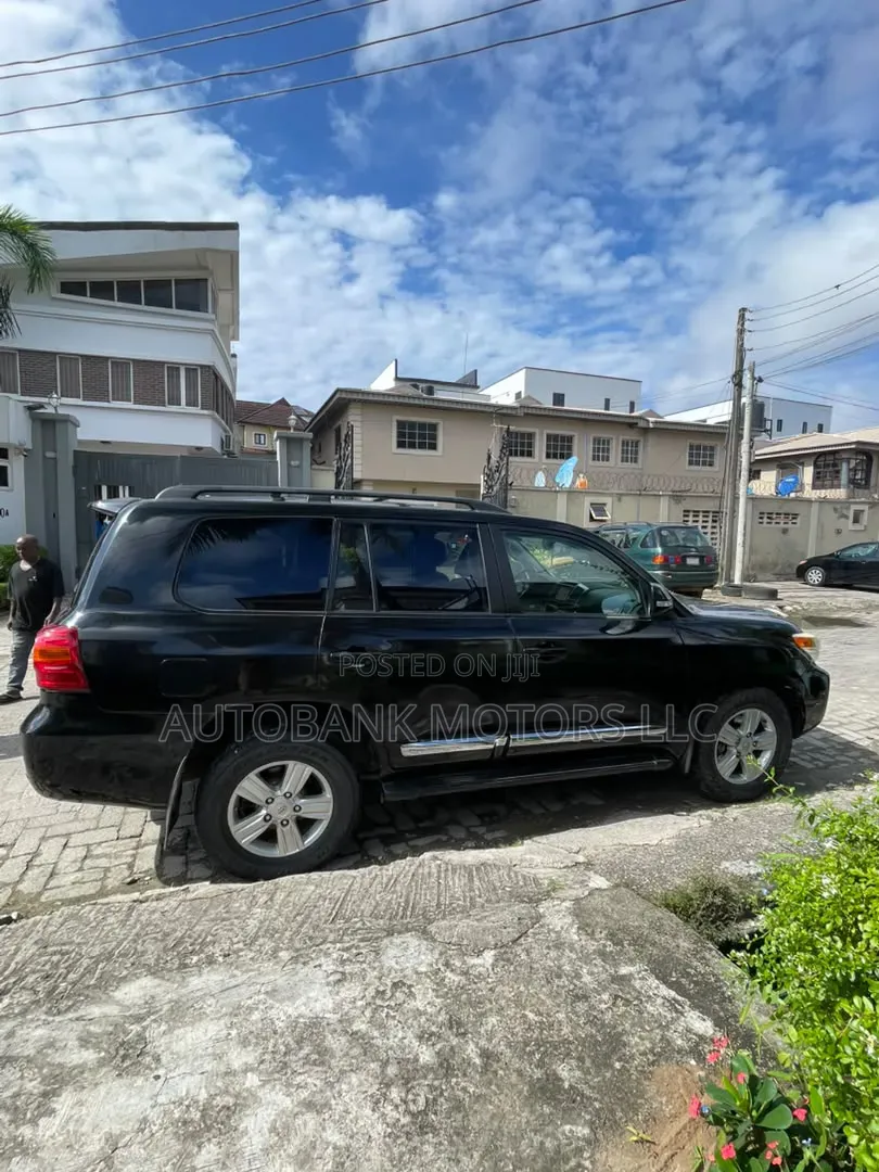 Toyota Land Cruiser 5.7 V8 2013 Black