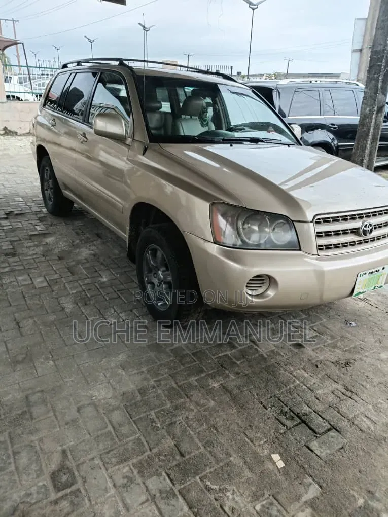 Toyota Highlander 2024 Gold