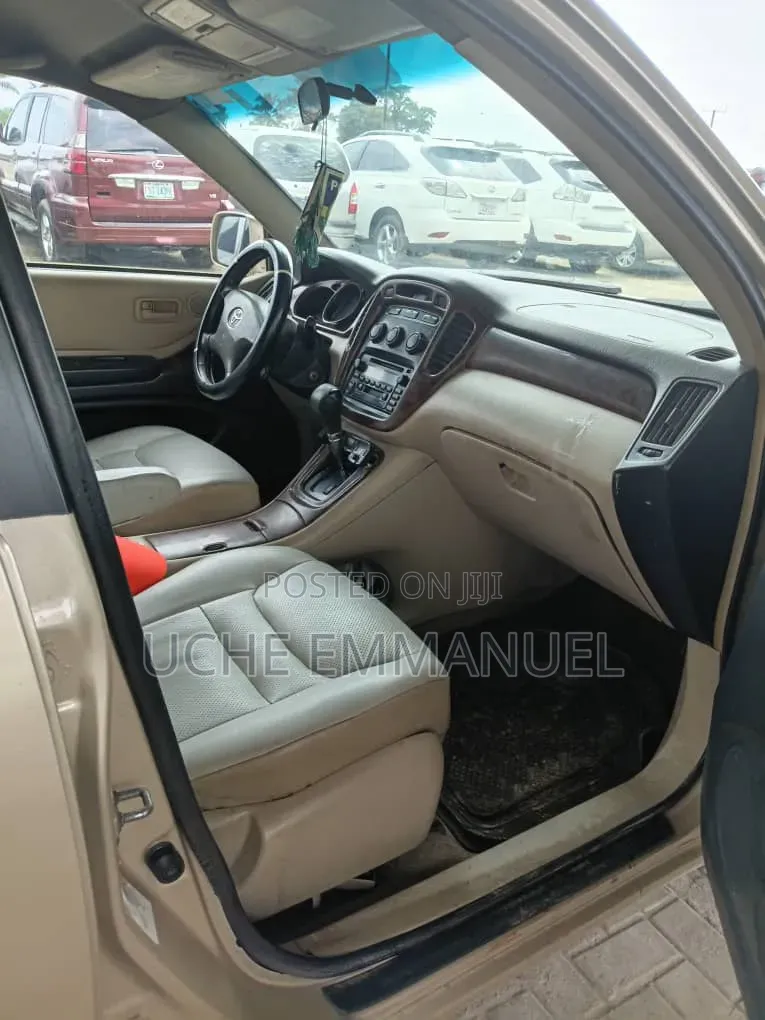 Toyota Highlander 2024 Gold