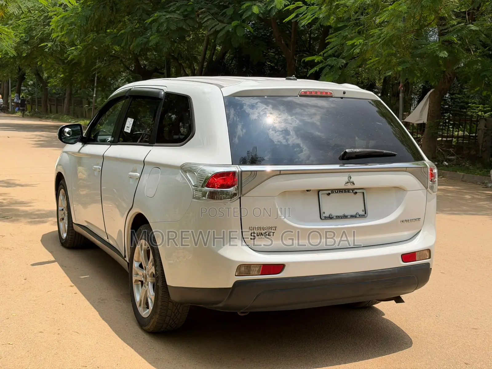 Mitsubishi Outlander SE (AWC) 2013 White
