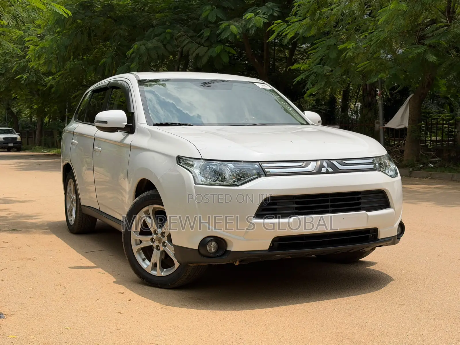 Mitsubishi Outlander SE (AWC) 2013 White
