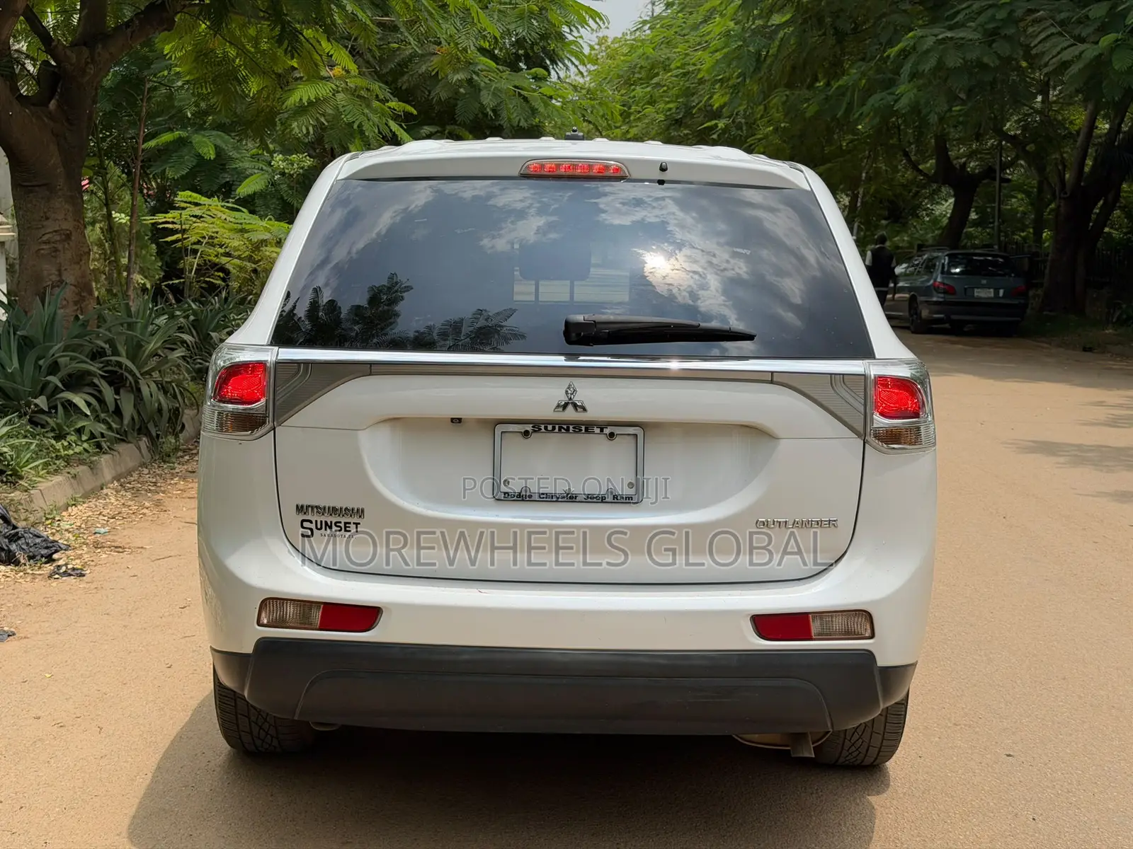 Mitsubishi Outlander SE (AWC) 2013 White