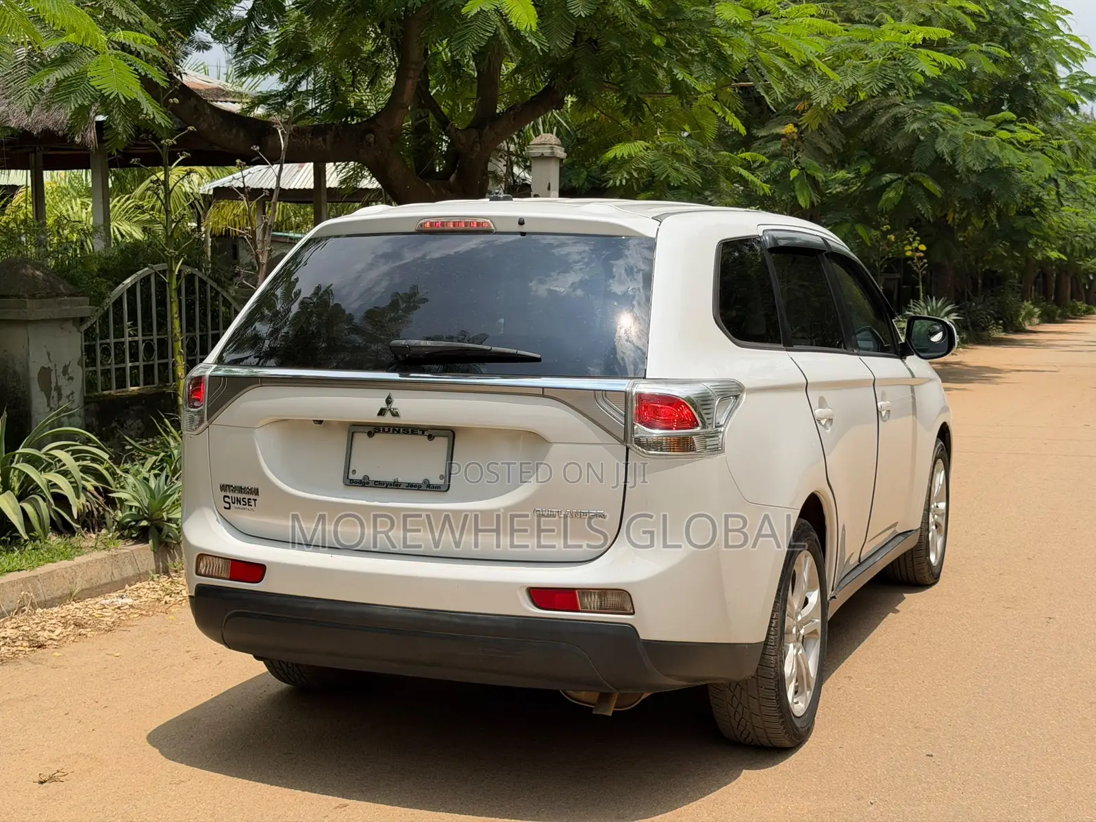 Mitsubishi Outlander SE (AWC) 2013 White