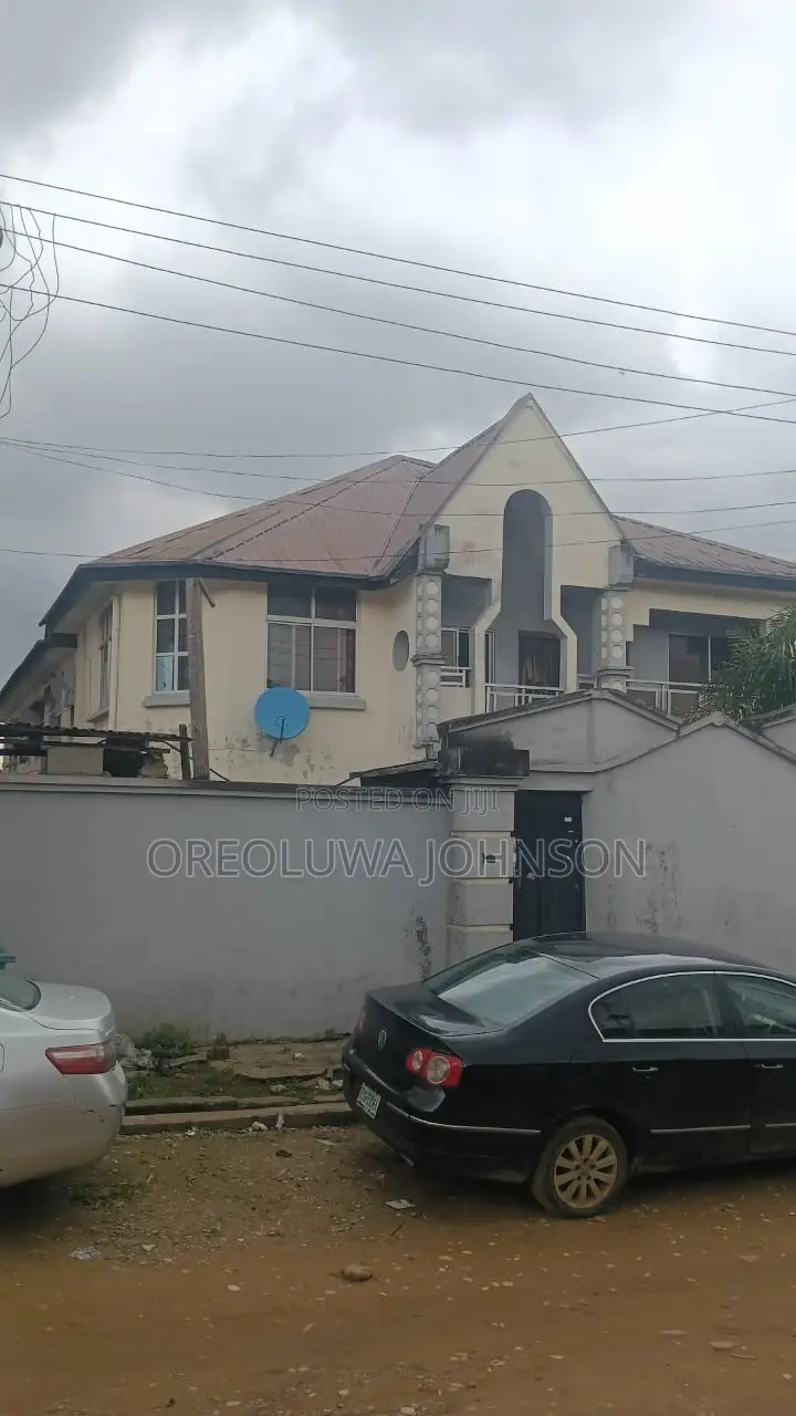 3bdrm Block of Flats in Ejigbo / Ejigbo for sale
