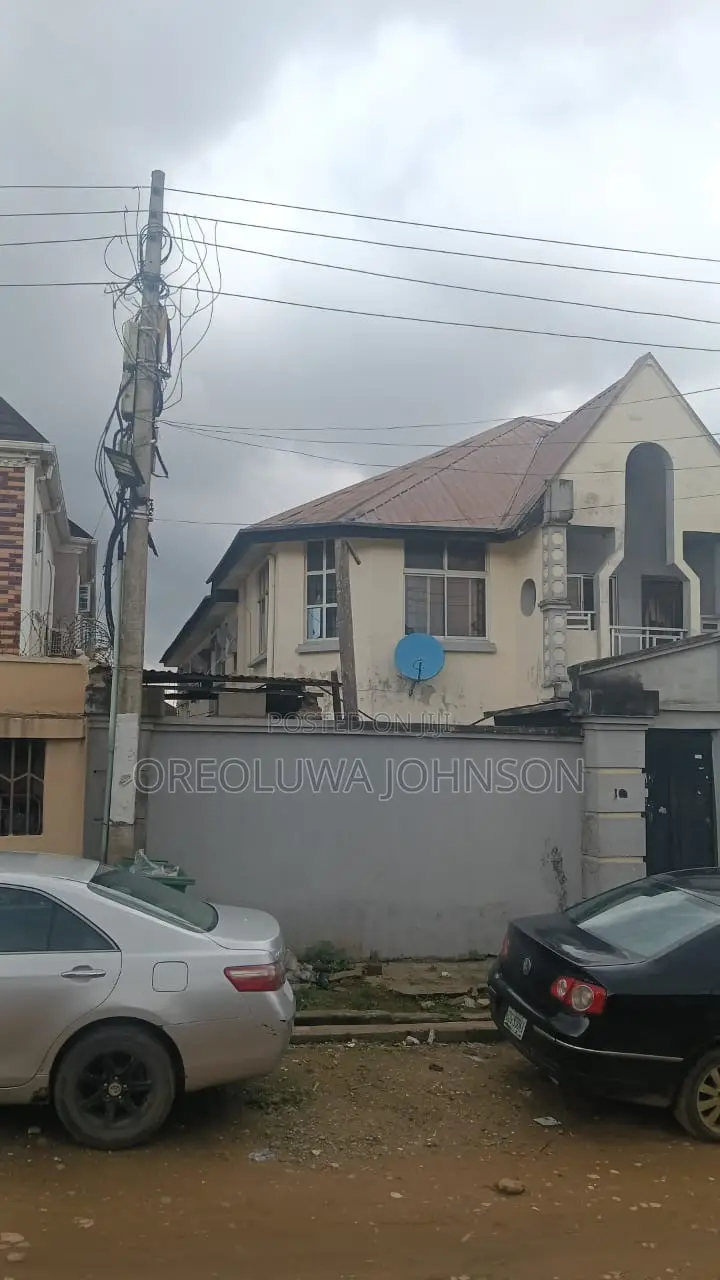 3bdrm Block of Flats in Ejigbo / Ejigbo for sale