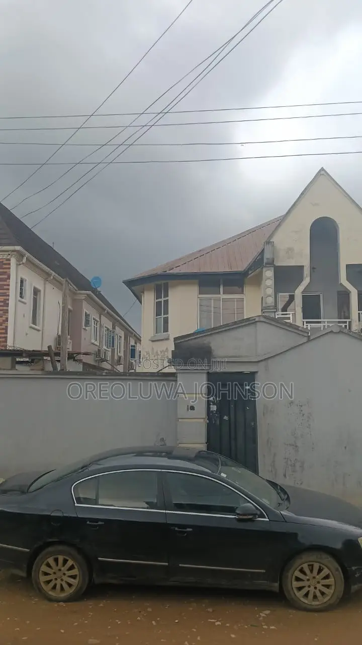 3bdrm Block of Flats in Ejigbo / Ejigbo for sale