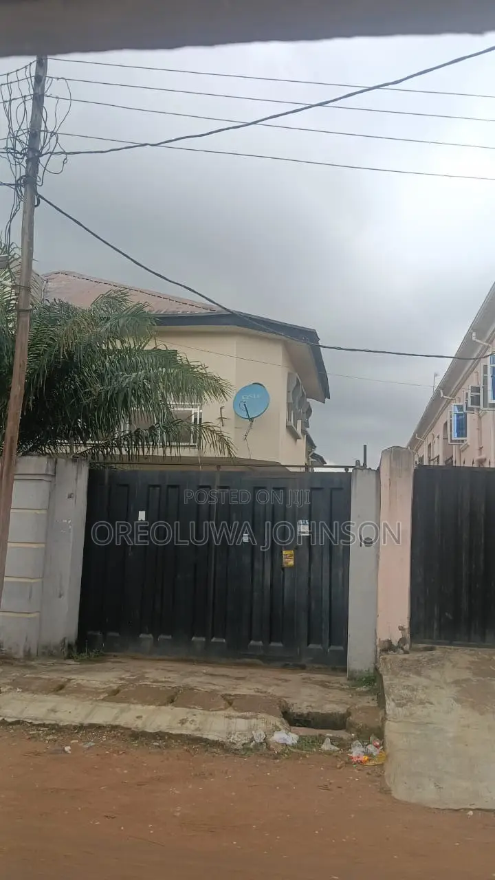 3bdrm Block of Flats in Ejigbo / Ejigbo for sale