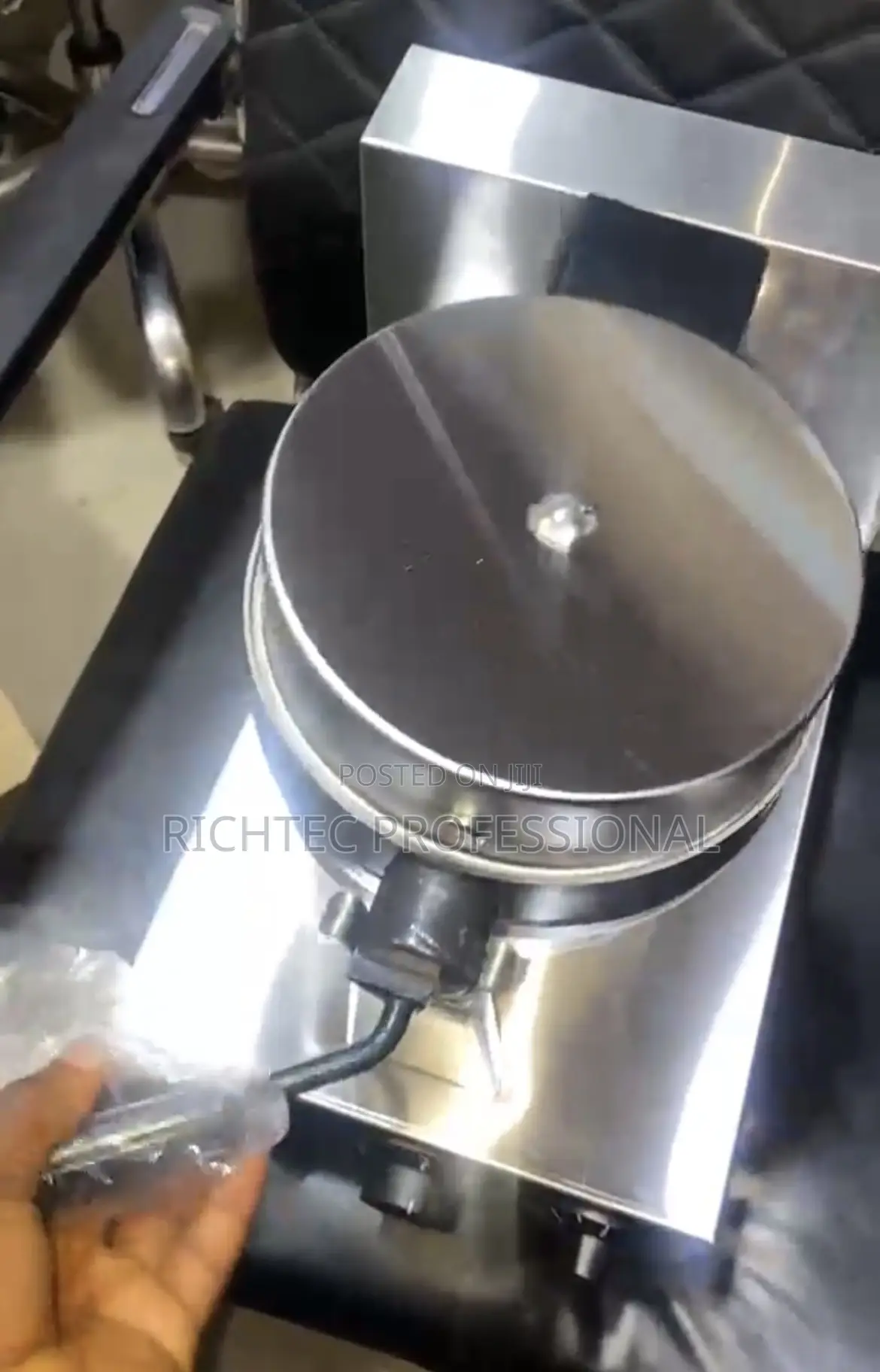 Commercial Electric Rotary Waffle Maker. Stainless Steel Single Waffle