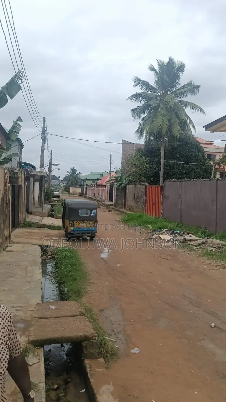 3bdrm Block of Flats in Ejigbo for sale