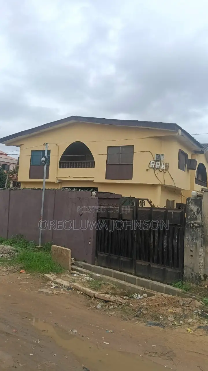 3bdrm Block of Flats in Ejigbo for sale