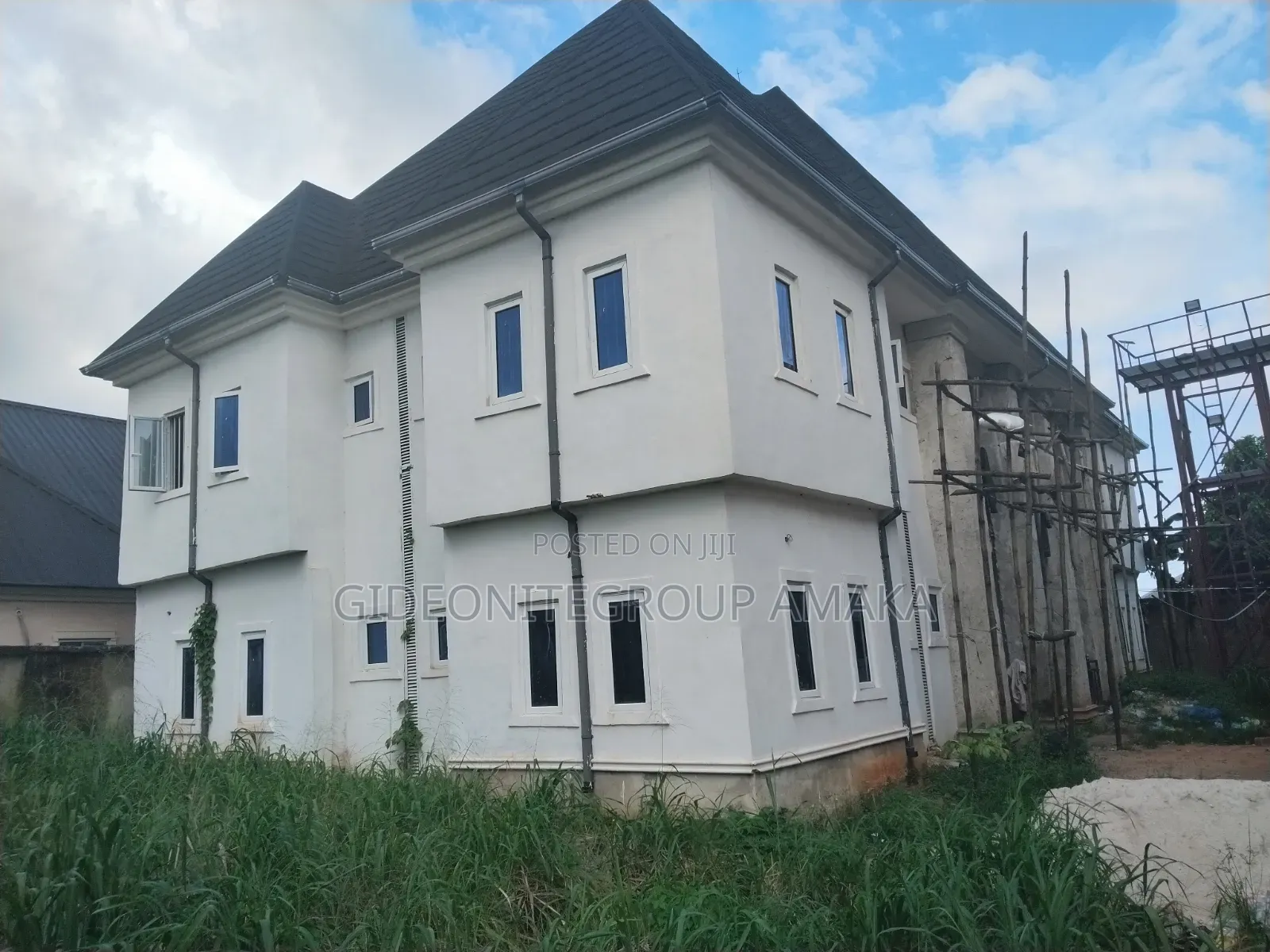 16bdrm House in Obadudu Road, Ethiope East for sale