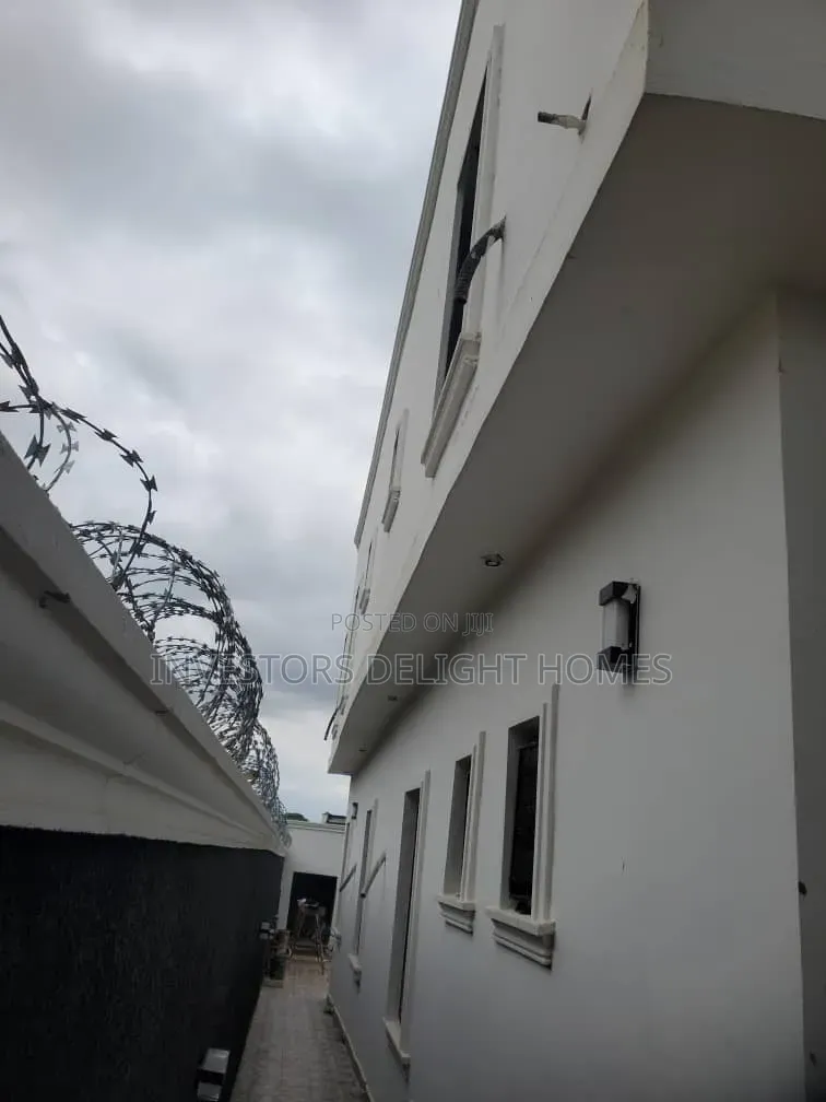 4bdrm Duplex in Airport View Estate, Oshimili North for sale