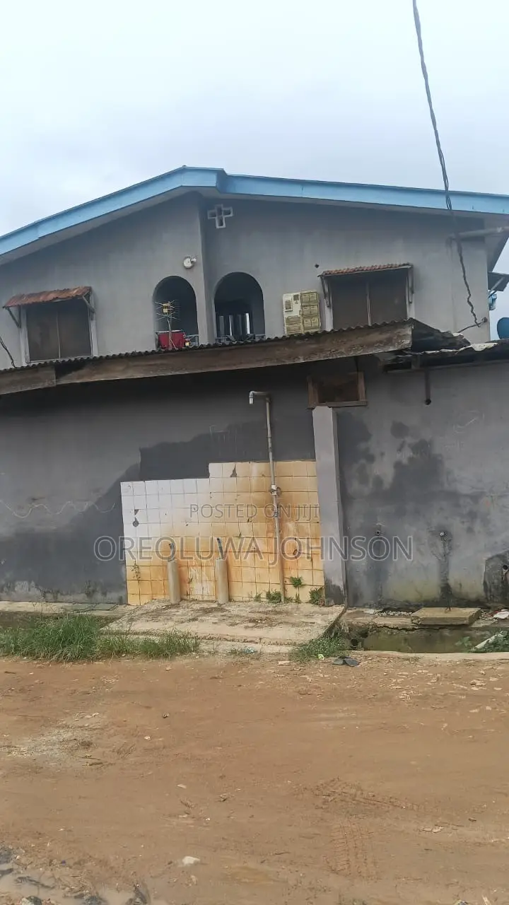 3bdrm Block of Flats in Egbe/Idimu for sale