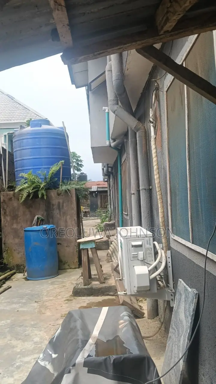 3bdrm Block of Flats in Egbe/Idimu for sale