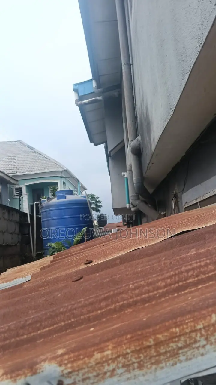 3bdrm Block of Flats in Egbe/Idimu for sale