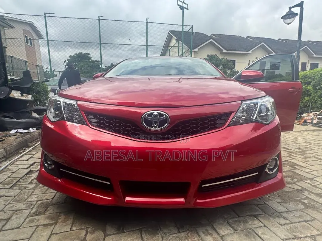 Toyota Camry SE Sport 4dr Sedan w/Prod. End 11/13 (2.5L 4cyl 6A) 2014