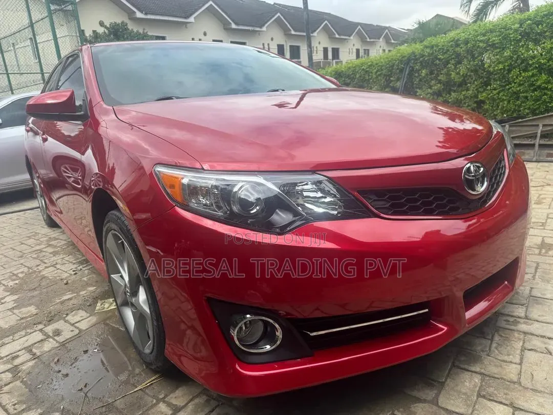 Toyota Camry SE Sport 4dr Sedan w/Prod. End 11/13 (2.5L 4cyl 6A) 2014